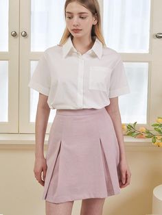 This is a minimal and feminine skirt by MICANE that is made out of high quality and sturdy fabric. With trendy design detail and refined mood, you can style it for your refined and casual daily outfit.- Minimal and feminine mood- Set up with matching blouse- Logo label detail on the pocket- A line silhouette with pin tuck detail