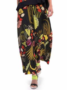 A refreshing pair of tropical print wide leg pants with a elasticized stretch pull-on waist. A flowy georgette pant that can be dressed up or down. Worn with a matching print top or a simple tee, you'll feel fabulous either way! Chic Bold Print Summer Pants, Chic Multicolor Wide Leg Pants For Vacation, Printed Wide Leg Pants For Vacation, Chic Summer Bottoms With Bold Print, Printed Wide Leg Pants For Day Out, Chic Multicolor Wide Leg Pants With Elastic Waistband, Multicolor Wide Leg Summer Pants, Summer Multicolor Floral Wide Leg Pants, Bohemian Pants With Floral Print For Beach Season