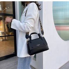 This small bag holds all the essentials: phone. keys. credit card. lipstick. and other little things. A must-have purse for everyday outings. social events. and work meetings.âœ?br data-mce-fragment="1">Material: PU. Synthetic LeatherSize: 25cm x 17cm x 11cmQuality 100%Free worldwide shipping Work Meetings, Work Meeting, Ribbed Mini Dress, Silver Dress, Social Events, Color Khaki, Small Bag, Little Things, Yellow White