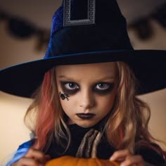 Kid Halloween Makeup, Kids Witch Makeup, Witch Face Paint, Maquillage Halloween Simple, Halloween Makeup For Kids, Halloween Makeup Witch, Halloweenský Makeup, Cute Halloween Makeup, Witch Makeup