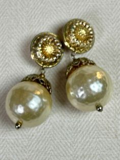 "Very beautiful vintage earrings with clip ons Sparkling and nice earrings They are one of a kind.... Very nice vintage unusual earrings total length approx. 7 cm / 2.75\" The round shimmering globe has a diameter of approx. 2.5 cm / 0.98\" These are rare to find ..." Clip-on Drop Earrings For Bridal Evening, Unique Clip-on Drop Earrings, Retro Gold Clip-on Earrings For Party, Antique Gold Dangle Clip-on Earrings, Clip-on Drop Earrings For Evening, Formal Metal Clip-on Chandelier Earrings, Victorian Style Metal Clip-on Jewelry, Unique Pearl Drop Earrings For Wedding, Unique Wedding Pearl Drop Earrings