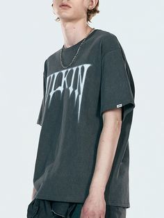 This is a trendy and unique t-shirts by ULKIN that is made out of high quality and sturdy fabric. With design detail that gives a streetwear mood, you can style it in various ways for your young and casual daily outfit.- Oversized silhouette- Graphic artwork print on the front and back- Tentar and tumble washed fabric Trendy Gray T-shirt For Streetwear, Washed Black Grunge Streetwear Top, Grunge Washed Black Streetwear Tops, Washed Black Graphic Print Tops For Streetwear, Grunge Washed Black Tops For Streetwear, Washed Black Grunge Top For Streetwear, Washed Black T-shirt For Summer Streetwear, Cotton Top With Graffiti Print For Streetwear, Urban Washed Black Tops For Streetwear