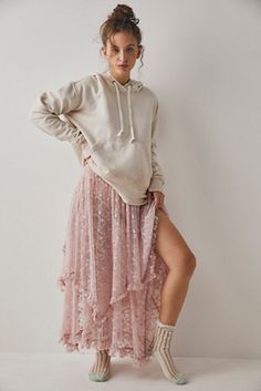 Free People French Courtship Slip Outfit, Free People Lace Skirt, Female Gaze Outfits, Ward Robes, Lace Skirt Outfit, Layered Lace Skirt, Bohemian Chic Outfits, Fashion 23, Female Gaze