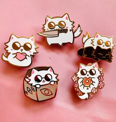 ★ UNOFFICIAL FANMERCH ★ ★ 1.15 inch rose gold plated enamel pins of Gojocat! ★ Art drawn by Alice! https://twitter.com/YuliceChan Kawaii Enamel Pin, Cute White Enamel Pin, Funny Pins And Patches, Cute Pins Aesthetic, Cool Enamel Pins, How To Make Enamel Pins, Anime Enamel Pins, Cute Accessories Aesthetic, Enamel Pins Aesthetic