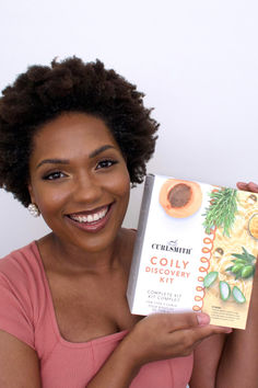 Coily hair (or type 4 hair) is unique: the tight kinks and turns of the strands mean that it inherently feels dry so lots of moisture is needed, as well as hold. This complete 4 steps starter kit will help nourish your coils in a simple routine to get beautiful defined locks. Hair Wash Day Routine, Hair Wash Day, Wash Day Routine, Simple Routine, Day Routine, Type 4 Hair, Wash Day, Coily Hair, Washing Hair