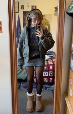 Stockings Under Shorts Outfit, Cute Casual Outfits College, Winter Fits Women Aesthetic, Fall Outfits With Tights And Boots, Aria Montgomery Style Outfits, Turtleneck Tank Top Outfit Layering, 90s Aesthetic Winter Fits, Fall Ootd Aesthetic, Chill Thanksgiving Outfits