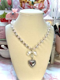 * The prettiest necklace that'll stand out🎀💝 *Necklace length is 18 inches (can be shorter or longer just let me know💕) *Necklace is handmade by me *Necklace is silver plated and tarnish resistant🌸 *Let me know if you have any questions or want any adjustments💌 Necklace Heart Locket, Necklace Coquette, Gray Necklace, Heart Locket Necklace, Bow Necklace, Bow Jewelry, Necklace Heart, Pretty Necklaces, Pink Necklace