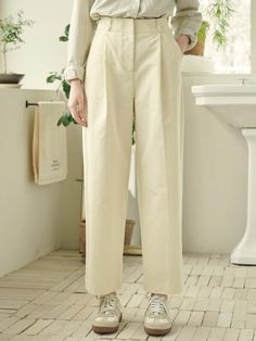 This is a modern and comfortable pants by MICANE that is made out of high quality fabric. With minimal design detail and trendy mood, you can style it for your casual and young daily outfit.- One tuck and wide silhouette- Logo embroidery detail below the side pocket- Sturdy cotton blend fabric with minimum wrinkle Fall Cotton Wide Leg Pants Solid Color, Fall Cotton Wide Leg Pants In Solid Color, Fall Wide Leg Cotton Pants In Solid Color, Elegant Baggy Dress Pants For Spring, Chic Cotton Wide Leg Pants For Business Casual, Chic Cotton High-waisted Wide Leg Pants, Chic Cotton High Waist Wide Leg Pants, Chic High-waisted Cotton Wide Leg Pants, Chic Wide Leg Cotton Dress Pants