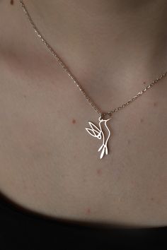 This cute 925 sterling silver necklace is a must for every woman. Can be worn alone, or layered with other necklaces for a trendier look. This silver animal necklace comes in a beautiful box, gift-ready!  ❤️ It would be an amazing gift for Anniversary, Birthdays, Christmas, Mother's Day, Women's Day. FEATURES - Material: High Quality Solid 925 Sterling Silver - Pendant height: 2.4 cm - Pendant width: 1.8 cm - Color Options: Silver, Yellow Gold, Rose Gold - Chain length 16 inches, 18 inches or 20 inches ❤️Production Techniques: Handmade and Laser Cutting (for High Quality) PACKING ❤️ All products are ready to be sent to you in stylish gift boxes. Also, there is no need for gift wrapping. SHIPPING AND RETURN - Production is made according to the order and delivered to the cargo next day. - S Animal Necklace, Silver Bird, Humming Bird, Bird Charm, Bird Necklace, Bird Pendant, Bridal Gold Jewellery Designs, Rose Gold Chain, Bird Jewelry