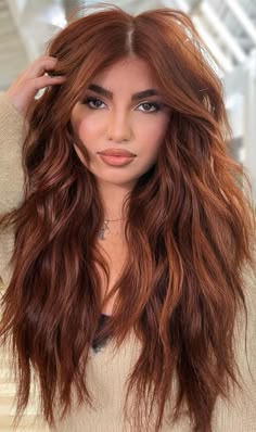 12 Great Copper Hair Colour Ideas + Why It is Good To Wear Copper Hair In Autumn 1 - Fab Mood | Wedding Colours, Wedding Themes, Wedding colour palettes Dark Copper Hair Brown, Copper Hair Brown, Copper Hair Brown Eyes, Dark Copper Hair, Auburn Hair Balayage, Copper Brown Hair Color, Dark Copper Hair Color, Dark Hair Dye