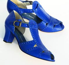 Oh my god, shoes. Vintage Leather T-strap Sandals, 30s Style, Mid Heel Shoes, Shoe Gallery, Minimalist Shoes, Chic Shoes, Romantic Bride, Short Cocktail Dress, Blue Heels