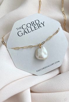 Add a fun twist to the pearl necklace with these stunning minimalist pieces. Features a genuine, Freshwater Pearl that is adorned on your choice of chain. Each pearl will be similar but totally unique as they are all natural. Chain Style Options:Gold Filled Link ChainGold Filled Box ChainGold Filled Figaro ChainGold Filled Rectangle ChainLength Options:16 inches18 inches 20 inches22 inches24 inches Elegant Baroque Pearl Chain Necklace As Gift, Elegant Baroque Pearl Chain Necklace Gift, Modern White Necklaces With Pearl Charm, Modern White Necklace With Pearl Charm, Modern White Jewelry With Pearl Drop, Modern White Pearl Drop Jewelry, Modern Adjustable Pearl Jewelry, Adjustable Pearl Charm Jewelry As Gift, Modern Everyday Pearl Drop Jewelry