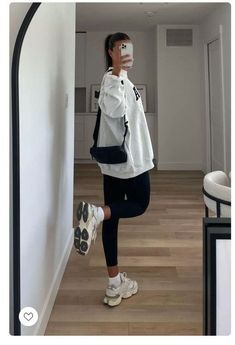 Outfits Leggins, Gymwear Outfits, Athleisure Outfits, Sporty Outfits, Athletic Outfits, Outfit Inspo Fall, Cozy Fashion, Looks Vintage, Fall Winter Outfits