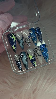 Coraline Nails Acrylic, Coraline Nail Designs, Halloween Nails 3d, Corpse Bride Nails, Fairytale Nails, Coraline Nails, Coraline Halloween, Book Nails, Disney Princess Nails