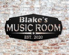 a black sign that says bike's music room on it