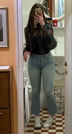 Cute Outfit Mirror Selfie, Full Body Mirror Selfie, Full Body Selfie, Outfits Juveniles, Fox Cake, Girl Mirror, Fake Acc, Girls Mirror, Low Waist Jeans