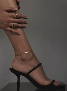 Herringbone Anklet, Silver Anklets Designs, Anklet Designs, Info Whatsapp, Herringbone Chain, Ankle Chain, Gold Anklet, Dope Jewelry