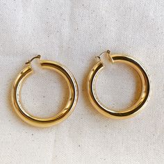 Every woman who loves hoop earrings must have a thick, chunky and bold plain gold hoops. Selena Inspired design we have just the right one. Made of fine 18k gold filled, very polished and ready to rumble. 50 mm diameter x 8 mm thick hollow tube Latch closure Only 9 grams each Hypoallergenic + Waterproof Handcrafted in Brazil Classic Gold Chunky Jewelry, Classic Chunky Gold Jewelry, Chic Chunky Hoop Jewelry, Gold Chunky Round Earrings, Gold Chunky Hoop Earrings Trendy Style, Trendy Gold Chunky Hoop Earrings, Trendy Chunky Gold Hoop Earrings, Gold Chunky Small Hoop Earrings, Chunky Small Hoop Gold Earrings