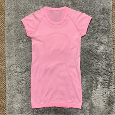 Lululemon Swiftly Tech Ss Crew *Miami Pink Womens Size 4 Color Is Miami Pink Original Version In Amazing Condition.. Only Flaw Is That Lulu Logo Is Missing Reasonable Offers Are Welcome!! #Barbie #Pink #Workout #Summer #Barbiecore Pink Lululemon Swiftly Tech, Miami Pink Lululemon, Swiftly Tech Outfit, Pink Lululemon Shirt, Lulu Swiftly Tech, Pink Swiftly Tech, Lulu Logo