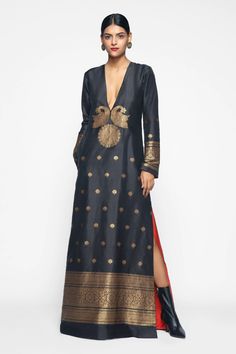 Dress Patern, Pakistani Wear, Payal Khandwala, Lehenga Crop Top, Sabyasachi Lehenga, Maxi Dress For Women, Kurta Neck Design, Fashion Portfolio, Indian Clothing