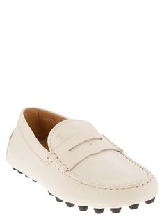 Esterno: 100% Calfskin Fodera/lining: 100% Calfskin Fodera sottopiede: 100% Calfskin Classic Cream Slip-on Moccasins, White Calf Leather Loafers For Spring, Classic Cream Loafers For Spring, Classic Cream Leather Moccasins, Luxury Cream Loafers With Round Toe, Classic Cream Loafers With Leather Sole, Classic Cream Loafers With Rubber Sole, White Classic Moccasins For Spring, Cream Loafers With Removable Insole For Formal Occasions