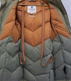 Avis important : ce produit est un article de vente finale. Aucun retour ne sera accepté.
 

Parka imperméable en duvet pour femme en kaki

Bordure de fourrure amovible sur la capuche
Poches poitrine avec fermeture éclair, poches taille et poche intérieure


Fentes au bas du dos avec boutonnière pour une liberté de mouvement
Bretelles intérieures amovibles « sac à dos » pour tenir les mains libres lorsque vous ne le portez pas

TISSU ET ENTRETIEN
Extérieur : 100 % polyester, bordure en fausse fo Knitwear Details, Khaki Parka, Khaki Coat, Long Down Jacket, Adventure Outfit, Net Bag, Down Parka, Duck Down, Hermione