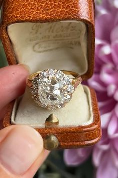 Antique Estate Rings, Simple Chic Engagement Ring, Timeless Diamond Ring, Vintage Engagement Rings Thick Band, Antique Wedding Rings Vintage Victorian, European Rings, Antique Art Deco Engagement Rings, Round 3 Stone Engagement Ring, Funky Engagement Rings