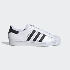 Originally made for basketball courts in the '70s. Celebrated by hip hop royalty in the '80s. The adidas Superstar shoe is now a lifestyle staple for streetwear enthusiasts. The world-famous shell toe feature remains, providing style and protection. Just like it did on the B-ball courts back in the day. The serrated 3-Stripes detail and adidas Superstar box logo adds OG authenticity to your look. Superstar Shoes, Adidas Shoes Superstar, Vegan Sneakers, Superstars Shoes, Adidas Originals Superstar, Adidas Originals Mens, Adidas Sneaker, Vegan Shoes, Adidas Superstar Sneaker