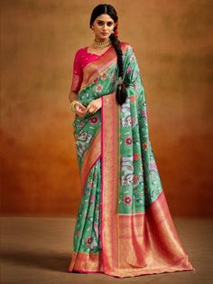 Enhance your ethnic wardrobe with our stunning green kalamkari printed banarasi silk saree! This exquisite saree is crafted from high-quality Banarasi silk material, known for its lustrous texture and elegant drape. The beautiful green color adds a touch of vibrancy and freshness, making it a perfect choice for weddings, festivals, and other special occasions.
Kalamkari is a traditional art form that involves hand-painting or block-printing intricate designs on fabric. The kalamkari prints on th Peach Saree, Saree Floral, Sea Green Color, Simple Sarees, Kalamkari Saree, Banarasi Silk Saree, Green Saree, Net Saree, Trendy Sarees