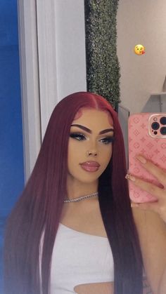 Burgundy Hair And Makeup, Makeup Look For Red Hair, Highlights For Burgundy Hair, Red Hair On White Skin, Burgundy Hair Ponytail, Berry Red Hair Color, Baddie Hair Color, Red Hair Morenas, Makeup Looks For Red Hair