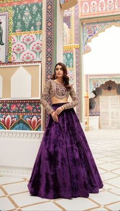 Lehengas For Party Wear, Winter Lehanga Outfit, Lehenga Designs Ideas, Latest Lengha Design, Purple Ethnic Wear, Contrasting Lehenga, Purple Indian Outfit, Ghagra Designs