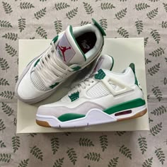 Air Jordan 4 Retro Sb Pine Green Platform Sneakers Color: White Size: Eu 38(Men's 5.5 Or Women's 7) Brand New In Box. Jordan 4 Retro Green, Jordan 4 Pine Green, Green Platform, Pretty Sneakers, Back To School Shoes, Preppy Shoes, Pretty Shoes Sneakers, Jordan Shoes Retro, All Nike Shoes