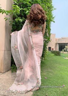 Saree And Blouse, Instagram Flowers, Sari Dress