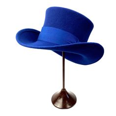 Blue Western Top Hat with large brim. Victorian top hat. You can make your hat with your favorite color by choosing it from my Wool felt color card. Made with high crown and embellished with a 50 millimeters wide grosgrain ribbon. Edwardian top hat ideal for everyday and special ocasions such as weddings, cocktails or parties. For man and woman. Measurements in centimeters are 36 x 28. Crown height 12. Brim length 9. These measurements may have some slight variation depending on the size of the Classic Top Hat For Western-themed Winter Events, Elegant Top Hat With Short Brim For Western-themed Events, Elegant Top Hat With Short Brim For Western Events, Adjustable Felt Top Hat For Winter, Formal Blue Winter Hat, Blue Formal Winter Hat, Fur Felt Top Hat For Rodeo And Kentucky Derby, Fur Felt Top Hat For Kentucky Derby Rodeo, Classic Blue Felt Hat With Short Brim