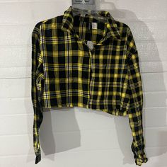 Nwt H&M Cropped Plaid Button Up Shirt Size Large Yellow Fitted Shirt For Fall, Fitted Yellow Shirt For Fall, Yellow Fitted Button-up Tops, Fitted Yellow Tops With Buttons, Yellow Cotton Tops With Buttons, Trendy Button-up Tops From H&m, Trendy H&m Button-up Tops, Yellow Button-up Tops For Workwear, Trendy Yellow Collared Tops