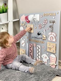 Busy Board - Tableau d'activité Montessori Board, Sensory Activities Toddlers, Busy Boards For Toddlers, Activity Cube, Toddler Sensory, Sensory Boards