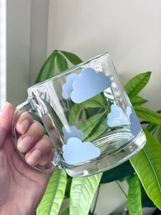 Serve your next drink from this cute cloud cup! This adorable 13 oz (384 ml) glass mug is perfect any beverage - sodas, iced coffee, or anything really! It's the perfect gift for birthdays, house warming or for any other any occasion! Glass Mug Care * Hand wash ONLY * Do not soak  * Dry with soft towel * Do not put in microwave NOTE: Since the designs on these cups are made with permanent vinyl, which is essentially a sticker. These designs are not meant to last forever, the longevity is based o Rain Cloud Mug, Glass Drinking Cups, Clear Mugs With Vinyl, Cute Coffee Mugs Designs, Cup Decoration Ideas, Glass Mugs With Vinyl, Mug Ideas Design, Cricut Glass Cups, Cute Mug Designs