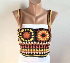 Granny Square Blouse, Colorful Granny Square, Crop Top Design, Knitting Top, Blouse Tops Designs, Elegant Crochet, Crop Top Designs, Womens Halter Tops, Vintage Cloth