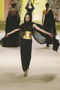 Ysl Haute Couture, Yves Saint Laurent Couture, Ysl Saint Laurent, Arab Fashion, Mode Vintage, Mode Inspiration, Tom Ford