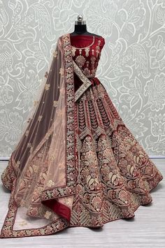 Lehenga Couture, Velvet Lehenga Choli, Girls Lehenga, Red Bridal Dress, Velvet Lehenga, Bridal Lehenga Designs, Latest Bridal Lehenga, Sabyasachi Lehenga, Velvet Dress Designs