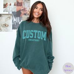 Add a personal piece to your wardrobe with your own custom text Comfort Colors crewneck sweatshirt. Add your personalized location, name, quote, city, you name it! A perfect and simple holiday or birthday gift for him and her. ⭐ ✦ KEY FEATURES Comfort Colors 1566  UNISEX (NOT WOMEN'S SIZE) relaxed fit, medium-heavy fabric sweatshirt. Made from 80% ring-spun cotton, 20% polyester. For an oversized look, please go up 2 or 3x your normal size according to your needs. ✦ SIZING Please refer to the si Customizable Casual Blue Sweatshirt, Customizable Casual Crew T-shirt, Customizable Oversized Crew Neck T-shirt, Casual Green Sweatshirt With Custom Print, Green Cotton Sweatshirt With Custom Print, Customizable Sporty Crew Neck Tops, Streetwear Crew Sweatshirt With Custom Print, Customizable Sporty Long Sleeve Sweatshirt, Casual Customizable Sweatshirt For Fall