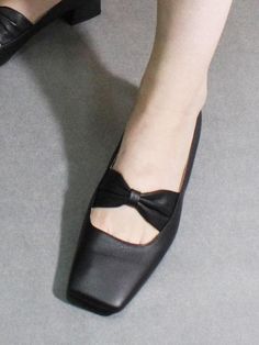 - Square toe- Ribbon detail at upper- Pull-up leather upper- Tonal stitching- Padded footbed- Covered block heel with rubber capMeasurements(in.)- Heel: 1.2"- Size: KR220(US5.0)-KR260(US9.0)Composition- Goat SkinDesigner- Imported- by IGINOA- Style#:300426175 Flats Shoes, Pull Up, Flat Shoes Women, Loafer Flats, Block Heels, Shoes Flats, Leather Upper, Shoe Boots, Shoes Heels