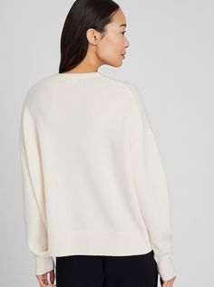 Embrace the chill with a slightly slouchy crewneck sweater made from our signature 100% cashmere for refined warmth. Wear it solo or layer it over your other essentials. Cashmere Sweater Women, Sweater Making, Club Monaco, Crewneck Sweater, Wear It, Cashmere Sweaters, Colorful Sweaters, Pullover Styling, Crew Neck Sweater