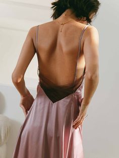 Open Back Satin Long Dress Satin Long Dress, Satin Dress Long, Jeans Cargo, Long Midi Dress, Maxi Robes, Open Back Dresses, Satin Maxi, Satin Maxi Dress, Yoga Shorts