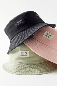 Bucket Hat Outfit, Bucket Hat Fashion, Topi Snapback, نظارات شمسية, Outfits With Hats, Cute Hats, Bucket Hats, Embroidered Patch, Looks Vintage