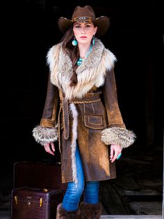 Below the knee 70s Fur Trim Coat, Ranch Fashion, Leather Coat With Fur, Estilo Cowgirl, Style Roots, Fur Lined Coat, Ladies Coat, Moda Country, Knee Length Coat