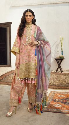 Salmon Pink Color, Pakistani Designer Clothes, Pakistani Wedding Dress, Printed Dupatta, Embroidered Chiffon, Amritsar, Pakistani Designers, Boutique Fashion, Trending Fashion