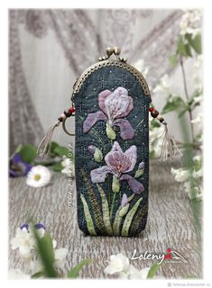 Eyeglass case with clasp "Favorite irises" – shop online on Livemaster with shipping - G331PCOM | St. Petersburg Patchwork Bags Diy, Coin Purse Tutorial, Tote Bag Tutorial, Purse Tutorial, Zipper Pouch Tutorial, Embellished Bags, Bag Pattern Free