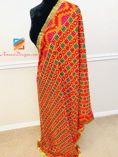 Specchio multicolore Kundan Phulkari con Kiirni Gotta.

 Scopri di più SCIALLE IN VELLUTO , DUPATTA , PHULKARI



 📦 Spedizione GRATUITA senza pari in tutto il mondo dal Canada verso Stati Uniti, Europa, Australia, Nuova Zelanda, Norvegia, Belgio, Danimarca, Spagna, Italia, Francia e ovunque.

 ⭐️⭐️⭐️⭐️⭐️ Recensioni dei clienti a 5 stelle

 Jaspreet, Canada ⭐️⭐️⭐️⭐️⭐️

 Il choora che ho ordinato è stato fantastico. La dimensione era perfetta e ben confezionata con un dolce biglietto di ringraziamento. Sono innamorato dei gioielli di design amazel e ne consiglio altri.

 Gagandeep, Canada ⭐️⭐️⭐️⭐️⭐️

 È stata una bella esperienza lavorare con te Kiran Di. Ho ordinato braccialetti e vaali e l'ho ricevuto in tre giorni in una bellissima scatola con un biglietto di ringraziamento e delle bel Velvet Shawl, Chur, Am In Love, Amazing Jewelry, Belgium, Norway, Denmark, New Zealand, Shawl