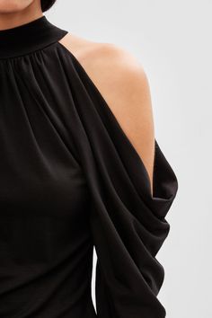 Our Perry Cold Shoulder Top is all about the drape. Crafted in soft Tencel jersey, from a halter collar neckline, long, cold shoulder raglan sleeves create beautiful drapes that cascade down the arms. Perry's a statement top that delivers all the style required for a head-turning look. | Sam is 5'8" (173 cm) tall, wearing size XS. Total length from the center back is approximately 22.5" (57cm). Sleeve length is approximately 25.5" (65 cm).Sustainable European Jersey (96% Tencel, 4% Elastane).Mac Cutout Long Sleeve Top, Sweatshirt Fabric, Loose Fitting Tops, Beautiful Drapes, Winter Clothing, Cold Shoulder Top, Fashion Updates, Fall And Winter, Raglan Sleeve